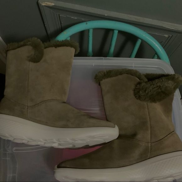 NWOT $75 Skechers | Gogowalk Suede Boots with Faux Fur Lining in Olive Green - Picture 8 of 9